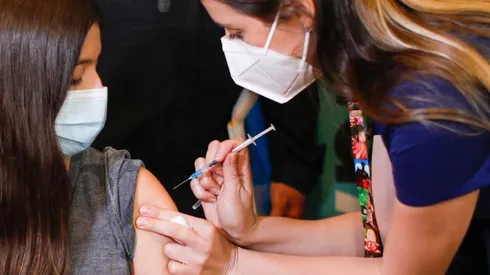 Autoridades supervisan vacunación contra el Covid-19