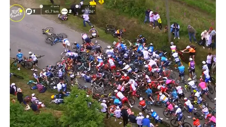 El Tour arrancó con una caída