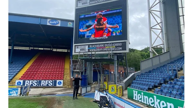 El estadio del Blackburns Rovers se tiñó con los colores de la Roja