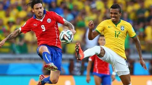 Mauricio Pinilla estuvo a un centímetro de la gloria en Brasil 2014.