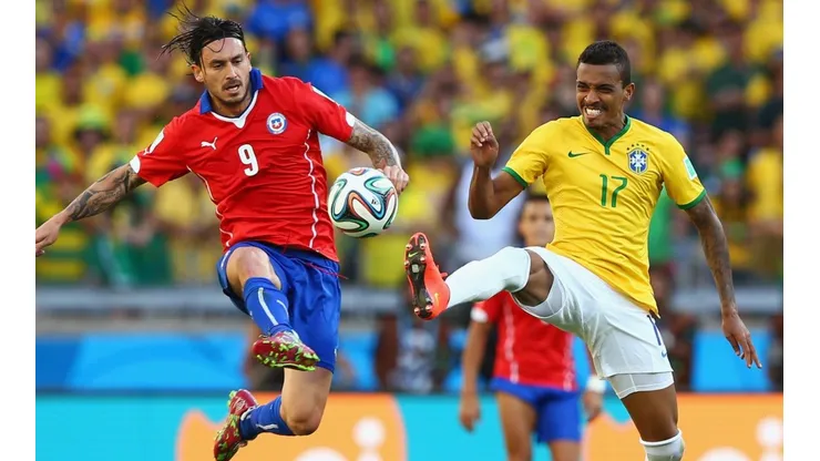 Mauricio Pinilla estuvo a un centímetro de la gloria en Brasil 2014.