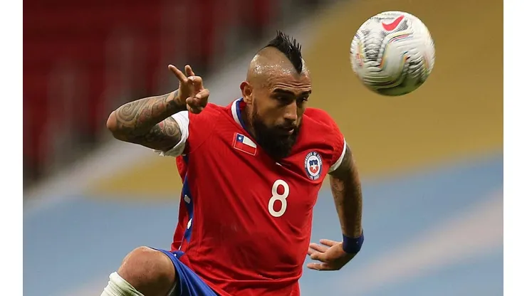 Pollo Véliz ironizó tratando de "Dios" a Arturo Vidal