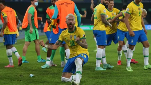 Neymar está a una amarilla de la suspensión