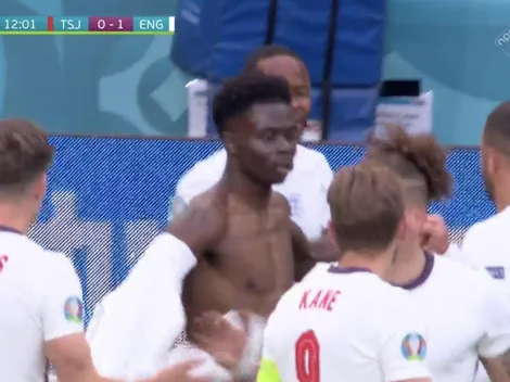 Saka finalmente explica por qué se sacó la camiseta tras gol de Sterling