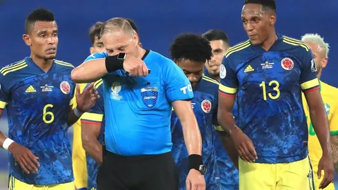 Néstor Pitana decidió dar por válido el gol de Brasil ante Colombia.