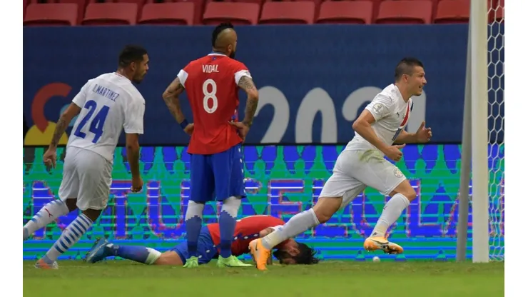 Chile se encuentra con Paraguay en su última fecha.