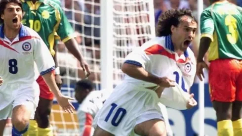 José Luis Sierra le anotó a Camerún un tiro libre mágico y la Roja lo homenajeó esta jornada