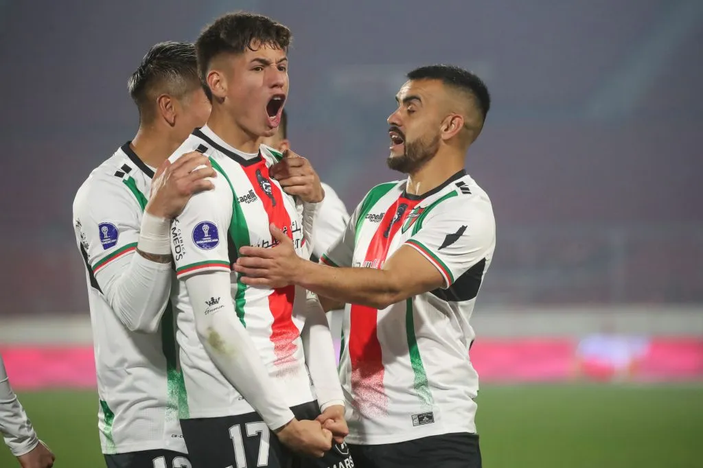 Iván Román, central de 18 años de Palestino, suma goles en Copa Libertadores y Copa Sudamericana | Photosport