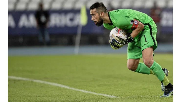 Claudio Bravo sigue sumando elogios por su actuación en la Copa América.