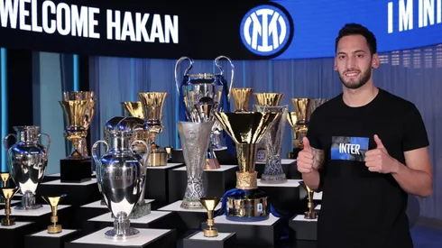 Hakan Calhanoglu ya es nuevo jugador del Internazionale Milano.