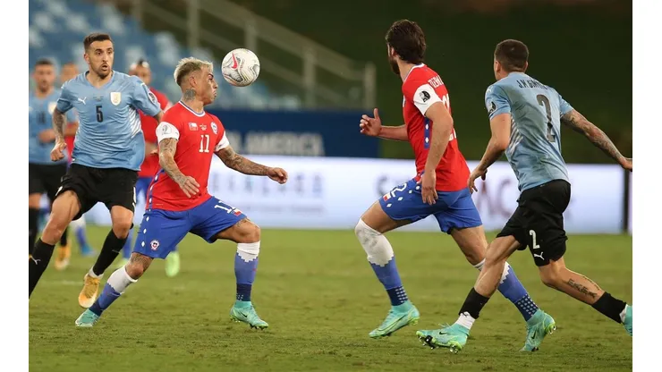 Brereton y Vargas hicieron sufrir a la defensa de Uruguay