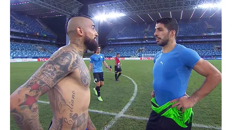 El sabroso diálogo de Arturo Vidal y Luis Suárez tras el duelo de Chile y Uruguay.
