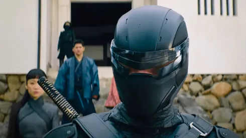 Henry Golding como Snake Eyes.