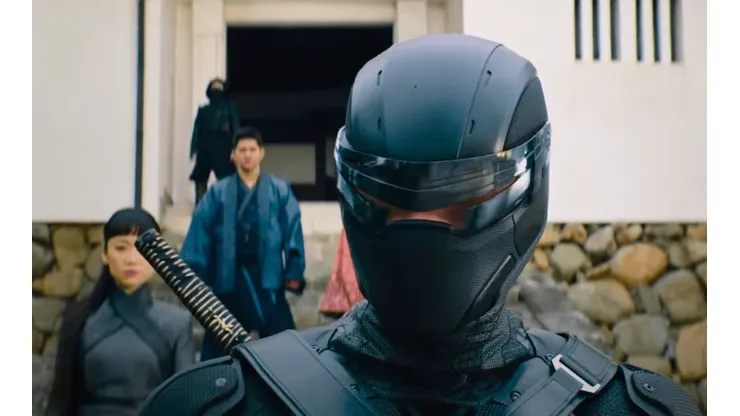 Henry Golding como Snake Eyes.