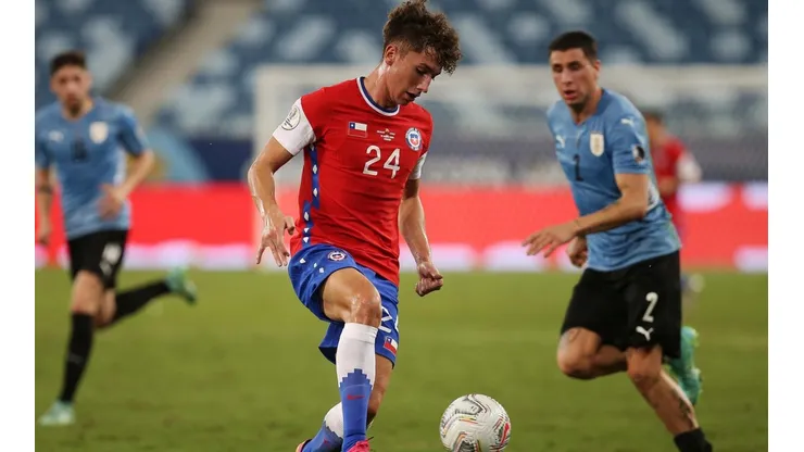 Carlos Caszely aprueba el debut de Luciano Arriagada en la selección chilena