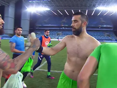 El abrazo y felicitación mutua entre Bravo y Vidal