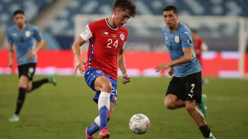 Luciano Arriagada cumplió con su debut a la Roja adulta ante Uruguay en Copa América.