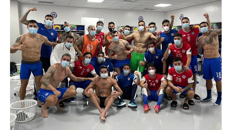 La selección chilena en el vestuario tras el empate ante Uruguay.