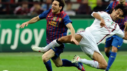 Nesta quedó destruido por Lionel Messi pese a que fue él quien turo la patada.