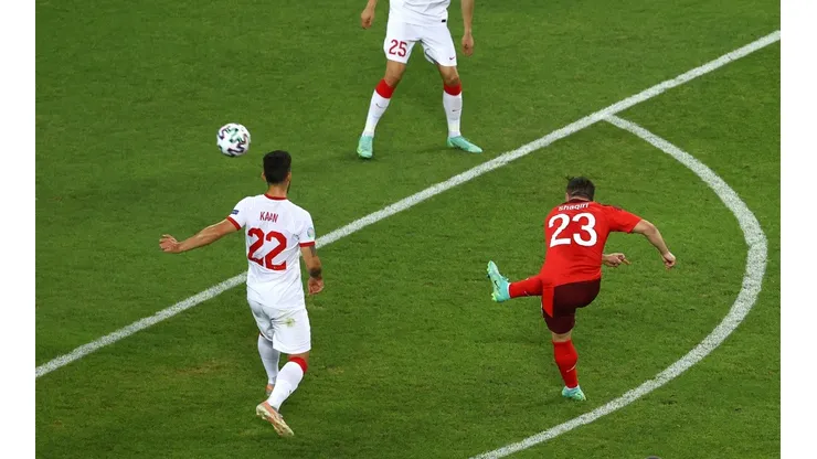 Xherdan Shaqiri destacó con un auténtico golazo para Suiza.
