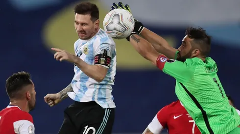 Claudio Bravo dio la cara ante la polémica en la selección chilena.
