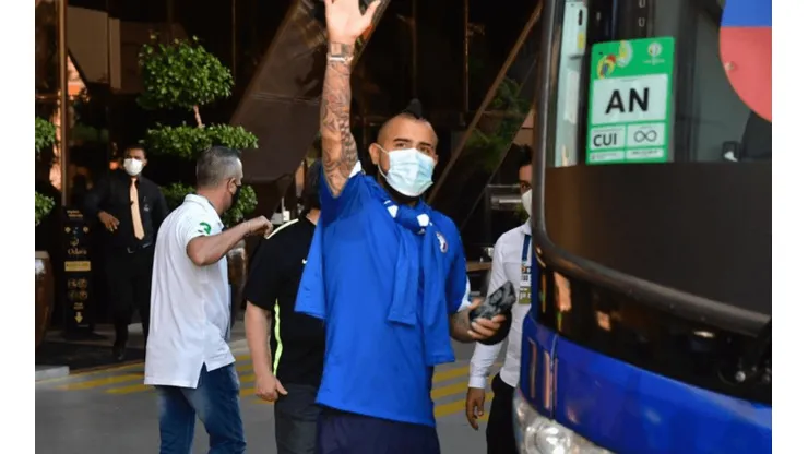 Vidal saludó a los hinchas