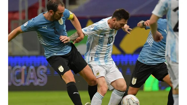 Godín contó la preocupación de su selección por la falta de gol