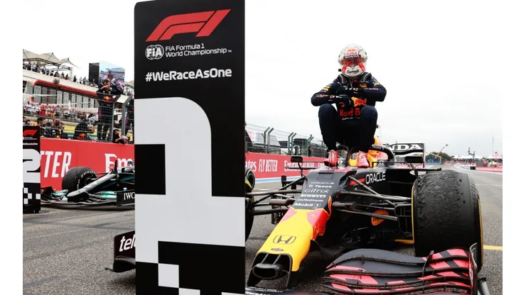 Red Bull derrotó a Mercedes con una gran estrategia.