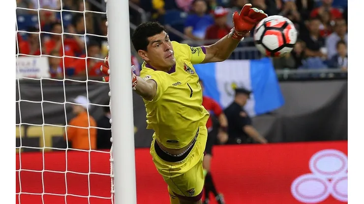 El análisis del estrecho triunfo de Chile sobre Bolivia pasa por las manos salvadoras de Carlos Lampe