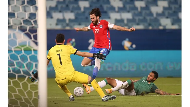 Díaz se la juega por un cambio total en el ataque de la Roja con Ben