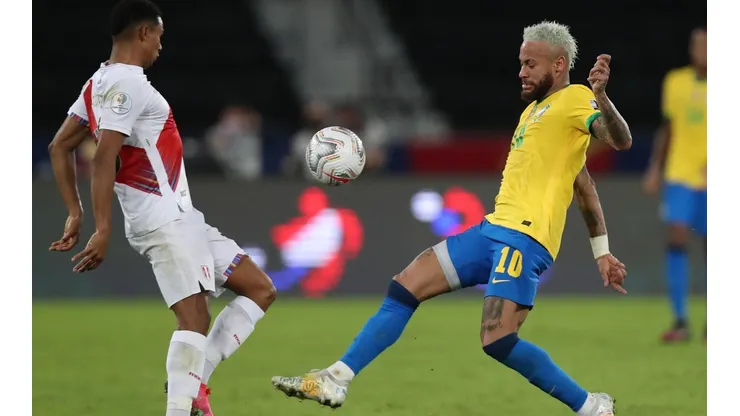 Neymar le dio un baile a los peruanos, que lo criticaron por piscinero