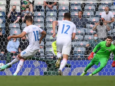 Compañero de Aránguiz las hace todas en la Euro