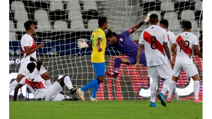 Alex Sandro abrió la cuenta para Brasil frente a Perú en Copa América.