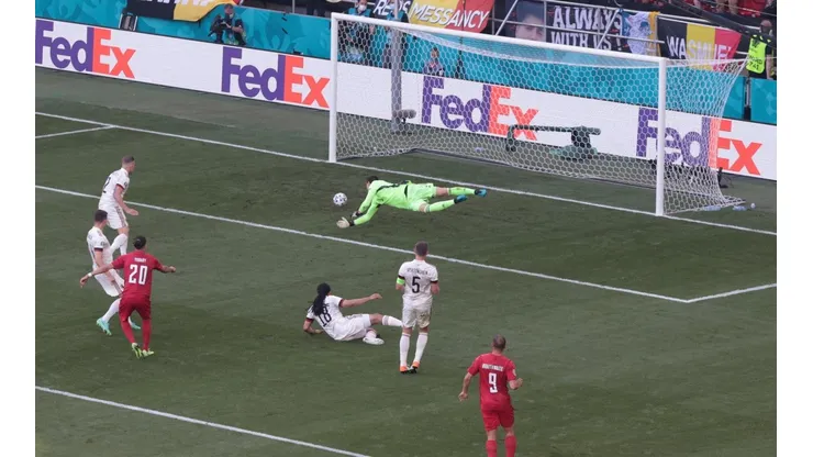 El gol de Yussuf Poulsen a los dos minutos frente a Bélgica