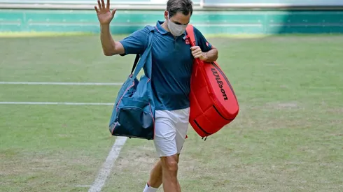Federer despidiéndose del Abierto de Halle este miércoles
