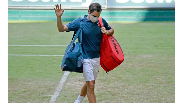 Federer despidiéndose del Abierto de Halle este miércoles