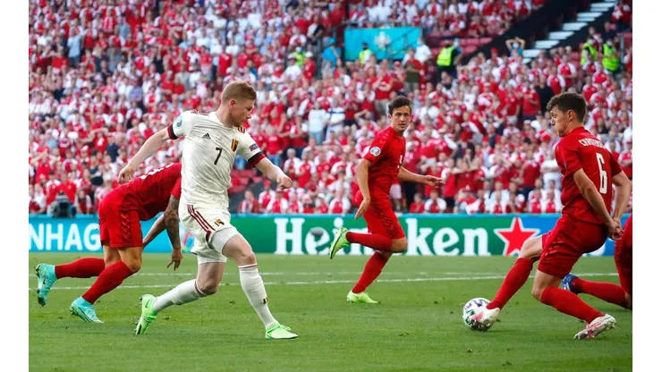 De Bruyne dio un pase gol y luego marcó para Bélgica