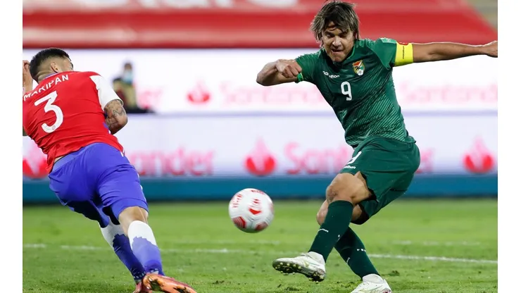 Martins en la jugada del penal contra Chile