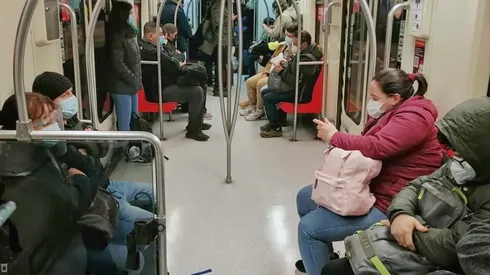 El toque de queda ha obligado que Metro ajuste sus horarios.