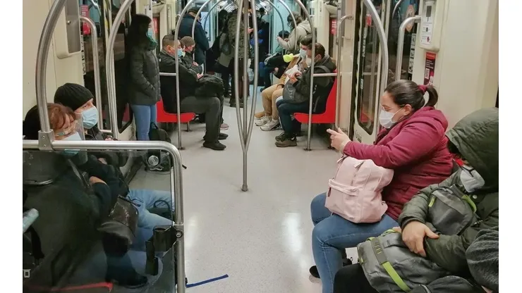 El toque de queda ha obligado que Metro ajuste sus horarios.