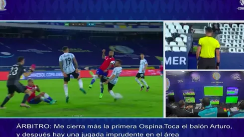 El VAR acusó el penal contra Arturo Vidal ante Argentina