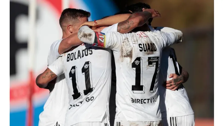Colo Colo prepara su nueva camiseta con el apoyo de los hinchas
