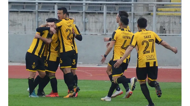Fernánde Vial ascendió a la Primera B en lugar de Lautaro de Buin