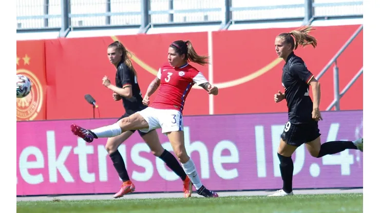 Carla Guerrero lideró la defensa de la Roja femenina.