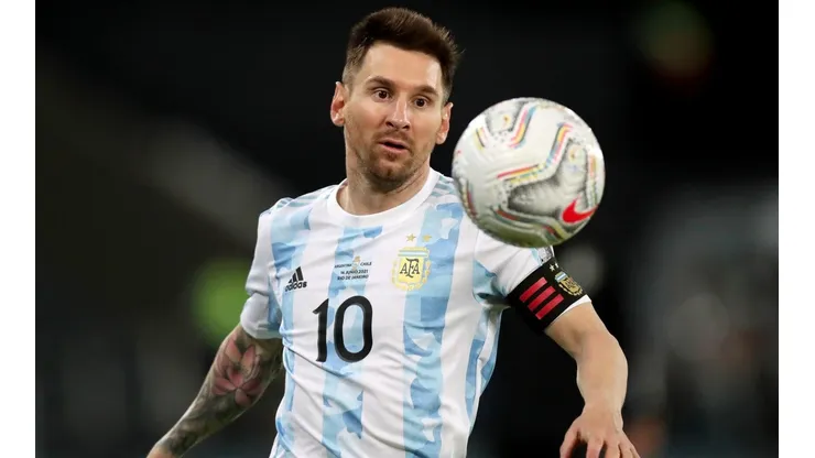 Messi es el nuevo monarca de los goles de tiro libre.