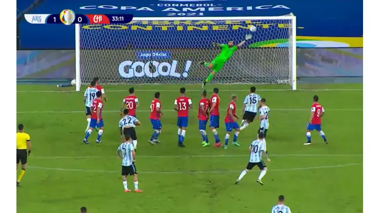 El golazo de Lionel Messi ante Chile: tiro libre para el 1-0 de Argentina.