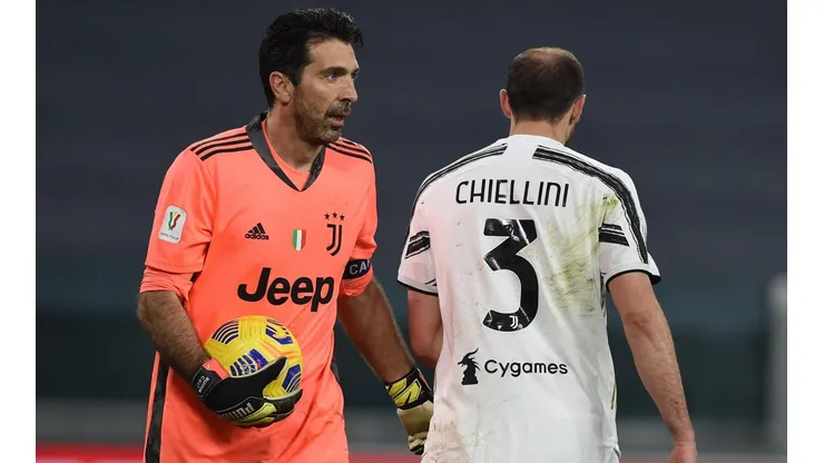 Gianluigi Buffon continúa su carrera en la Serie B con Parma.