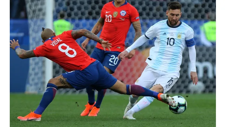 Arturo Vidal volverá a encontrarse con Lionel Messi en un choque entre Chile y Argentina por Copa América