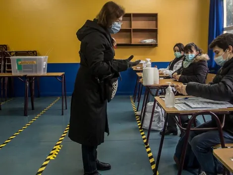 ¿Puedo ir a votar a otra región y qué documentos debo presentar?