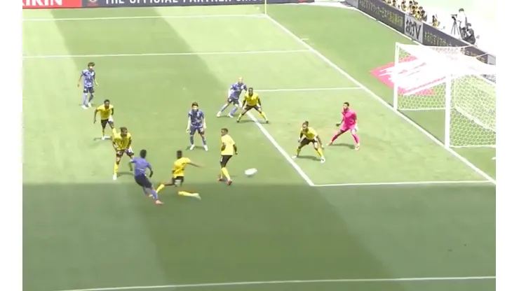 Kubo y su golazo con cuatro caños al hilo